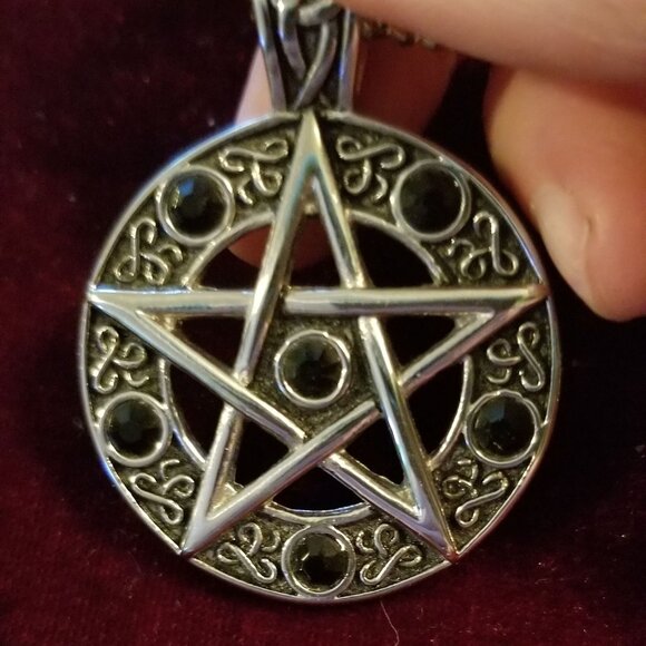 NWOT silver pentagram necklace with Celtic pattern - Picture 8 of 8